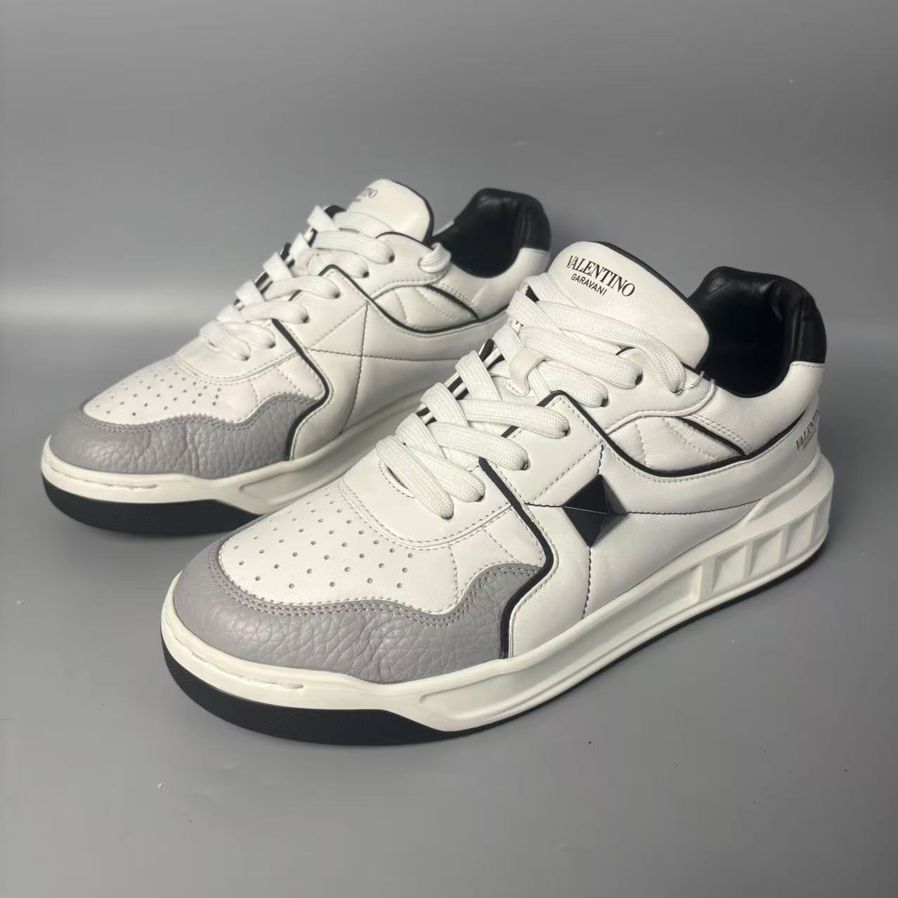 95新 Valentino/华伦天奴 白灰厚底板鞋41欧码 xh305