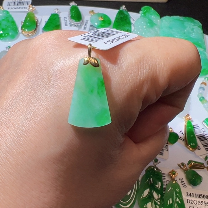 翡翠挂件18K金镶嵌