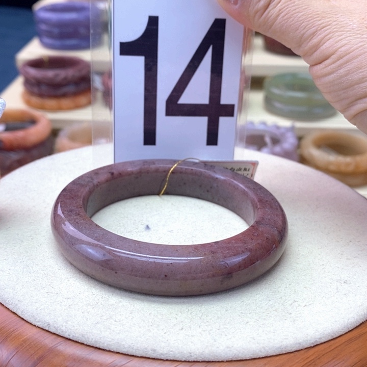 石英岩玉未镶嵌手镯