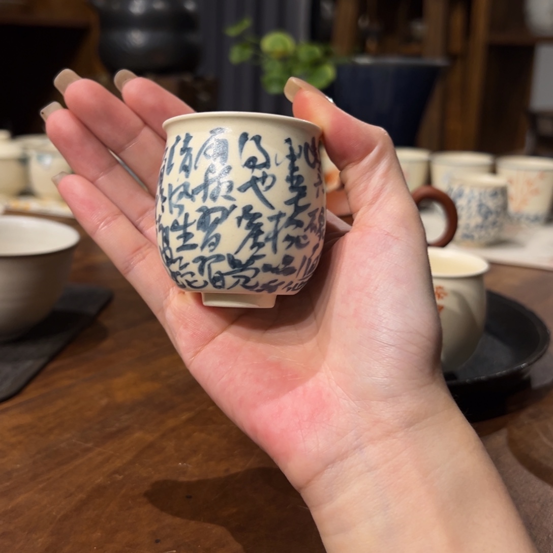 瓷片陶瓷。       陶瓷。     