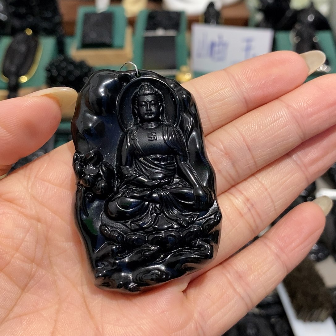 あ***憶未镶嵌蛇纹石玉颈饰