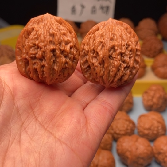 文玩核桃吊坠虎头精对全品 35 33 37