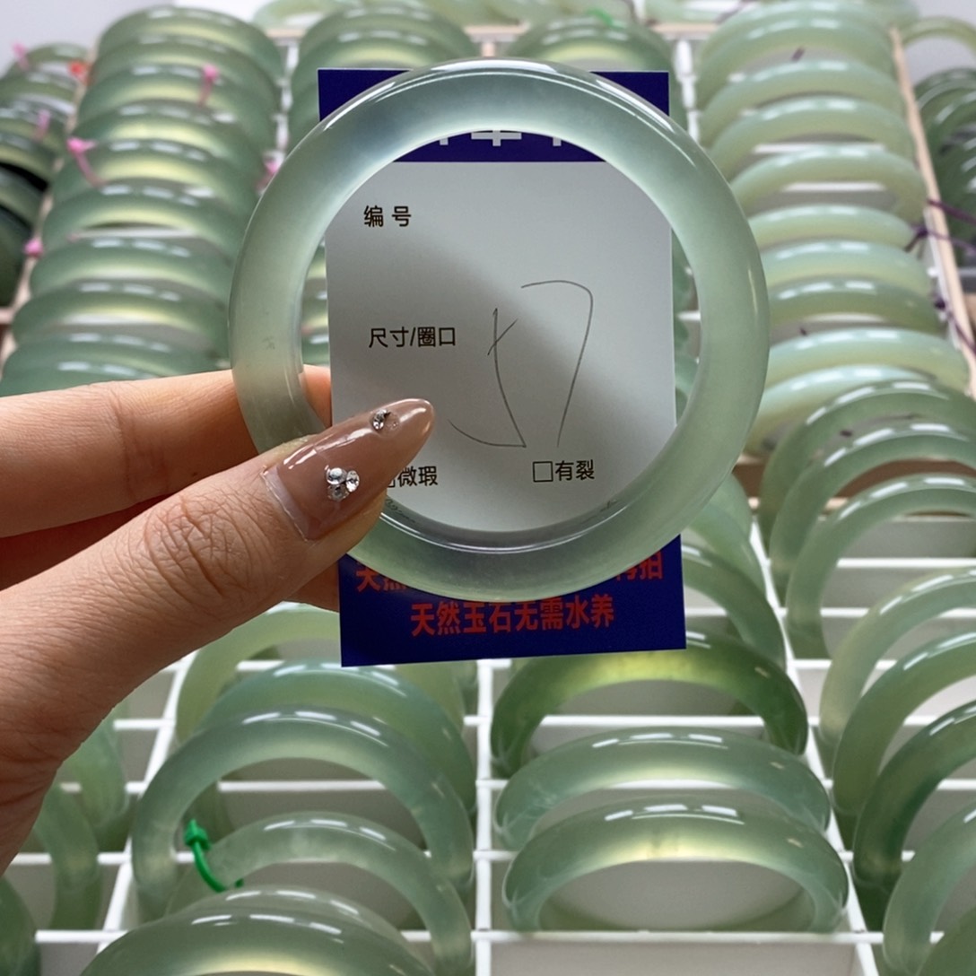 蛇纹石玉手镯未镶嵌A*.