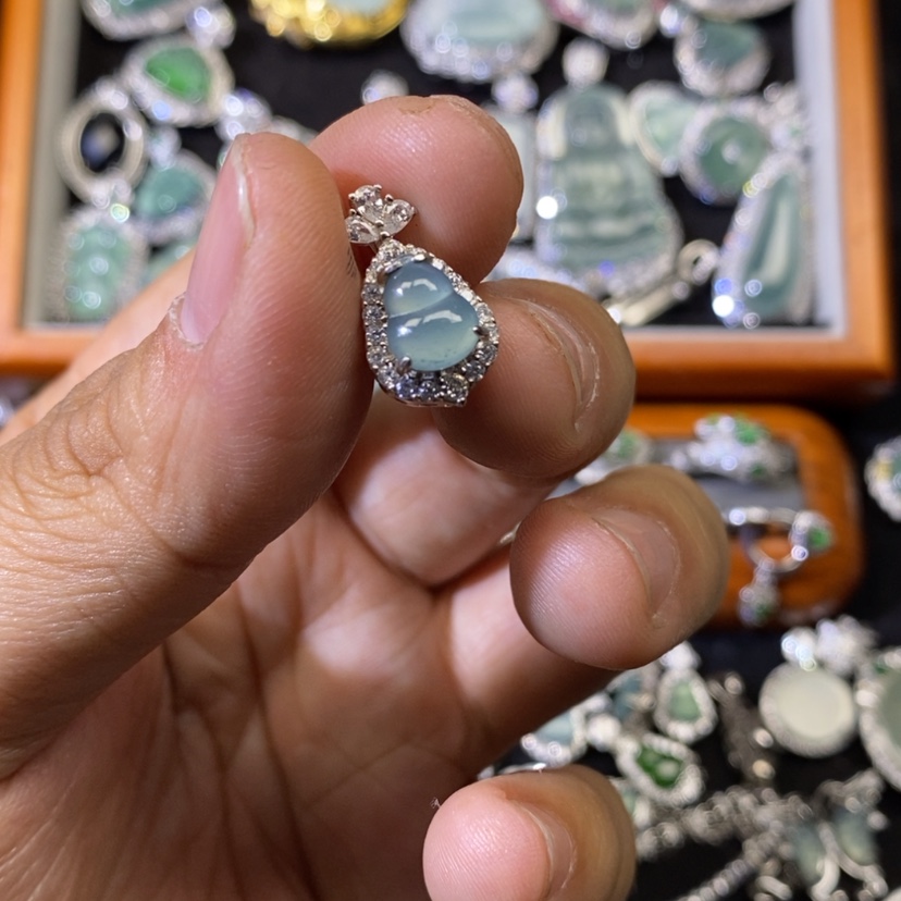 【闪购商品】翡翠颈饰未镶嵌天然