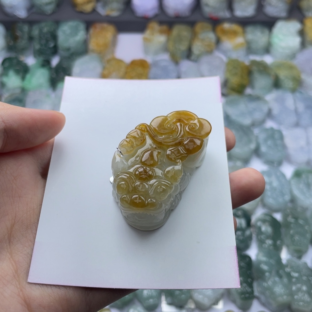 翡翠颈饰未镶嵌貔貅