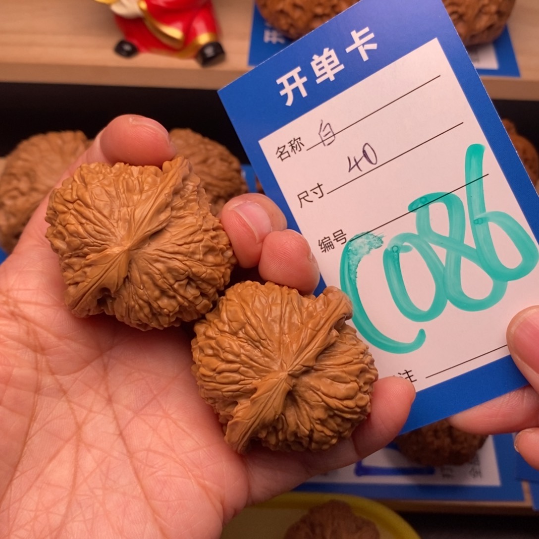 文玩核桃吊坠白狮子核桃