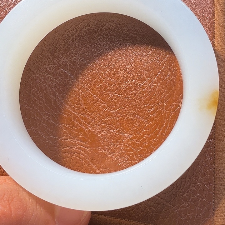 朱***朱和田玉未镶嵌手镯