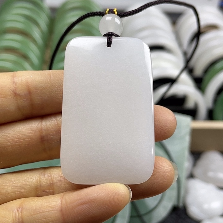 石英质玉（金丝玉）未镶嵌颈饰