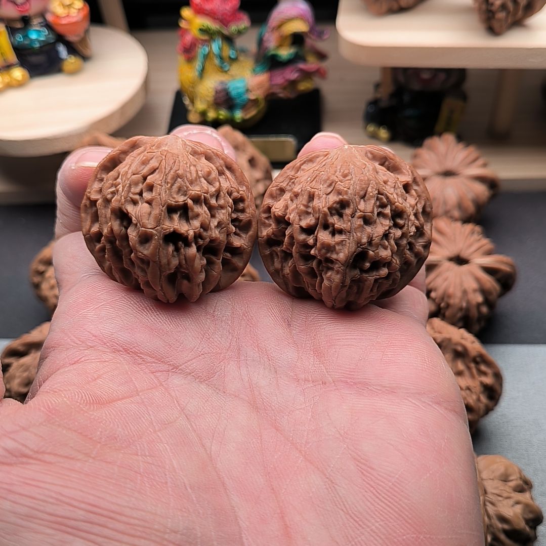 文玩核桃吊坠山地红皮磨盘39+尺