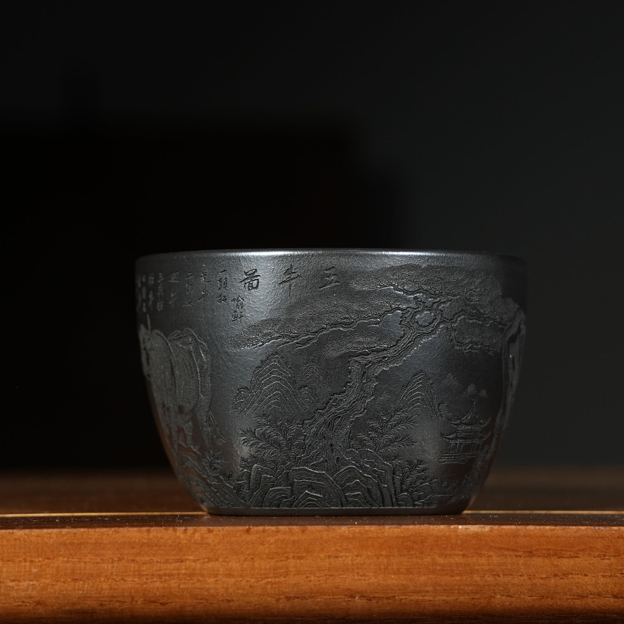 宜兴原矿石黄刻绘五牛图紫砂手工主人杯容量120CC