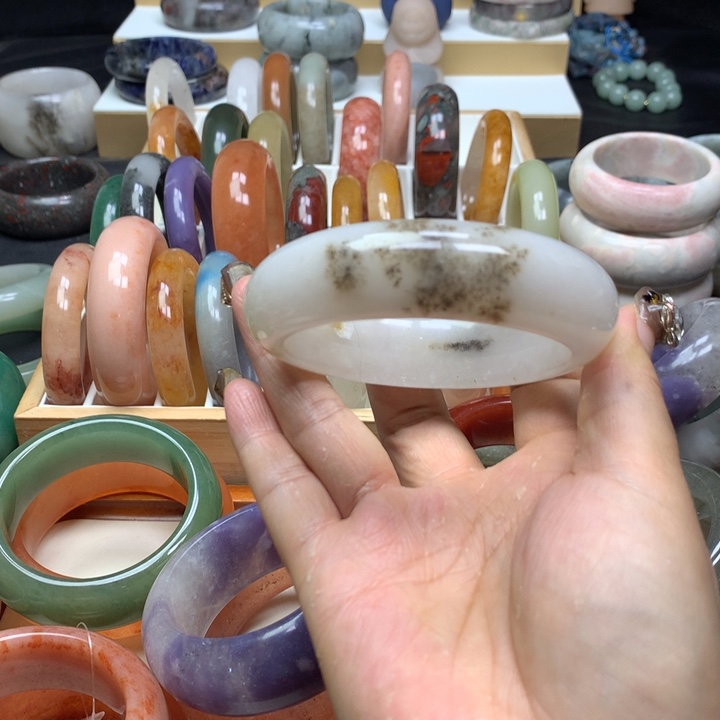 未镶嵌手镯石英质玉幸***人