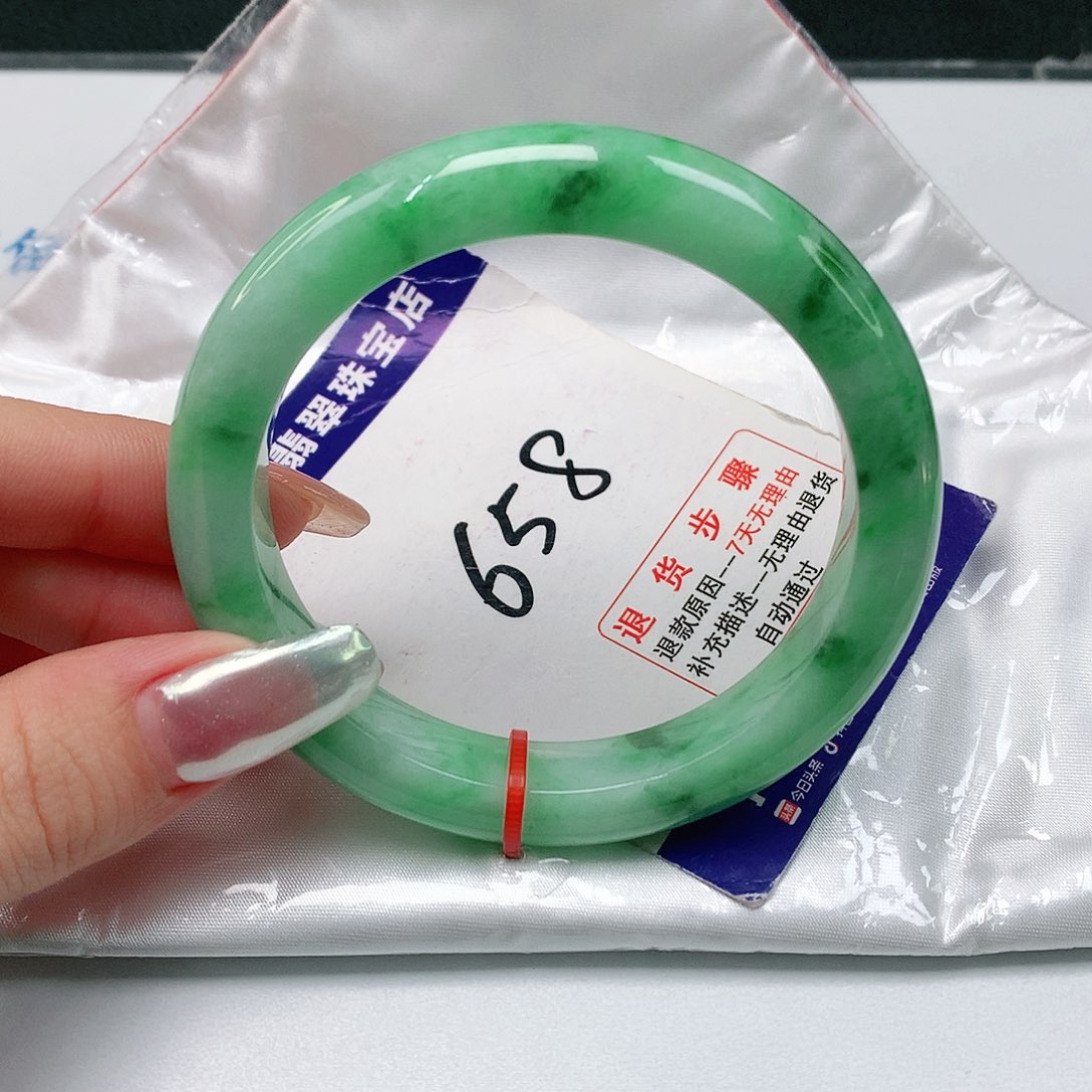 翡翠手镯未镶嵌翡翠手镯