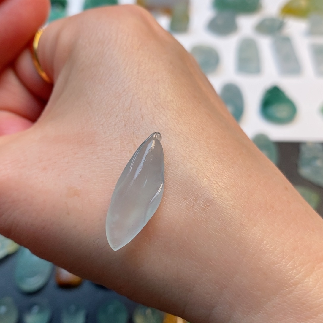 定制翡翠未镶嵌玉兰花