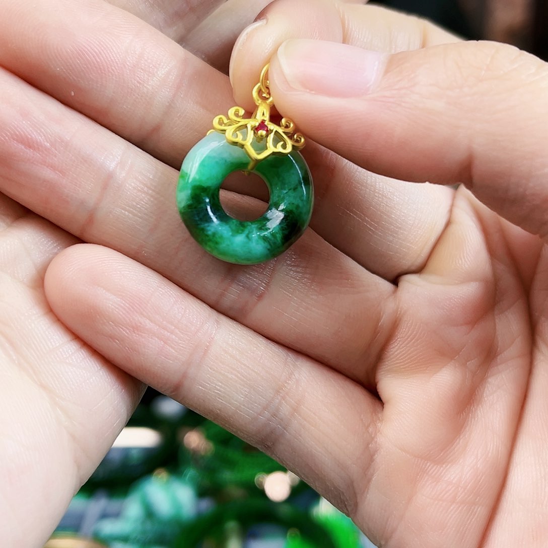 翡翠颈饰未镶嵌吊坠多样性