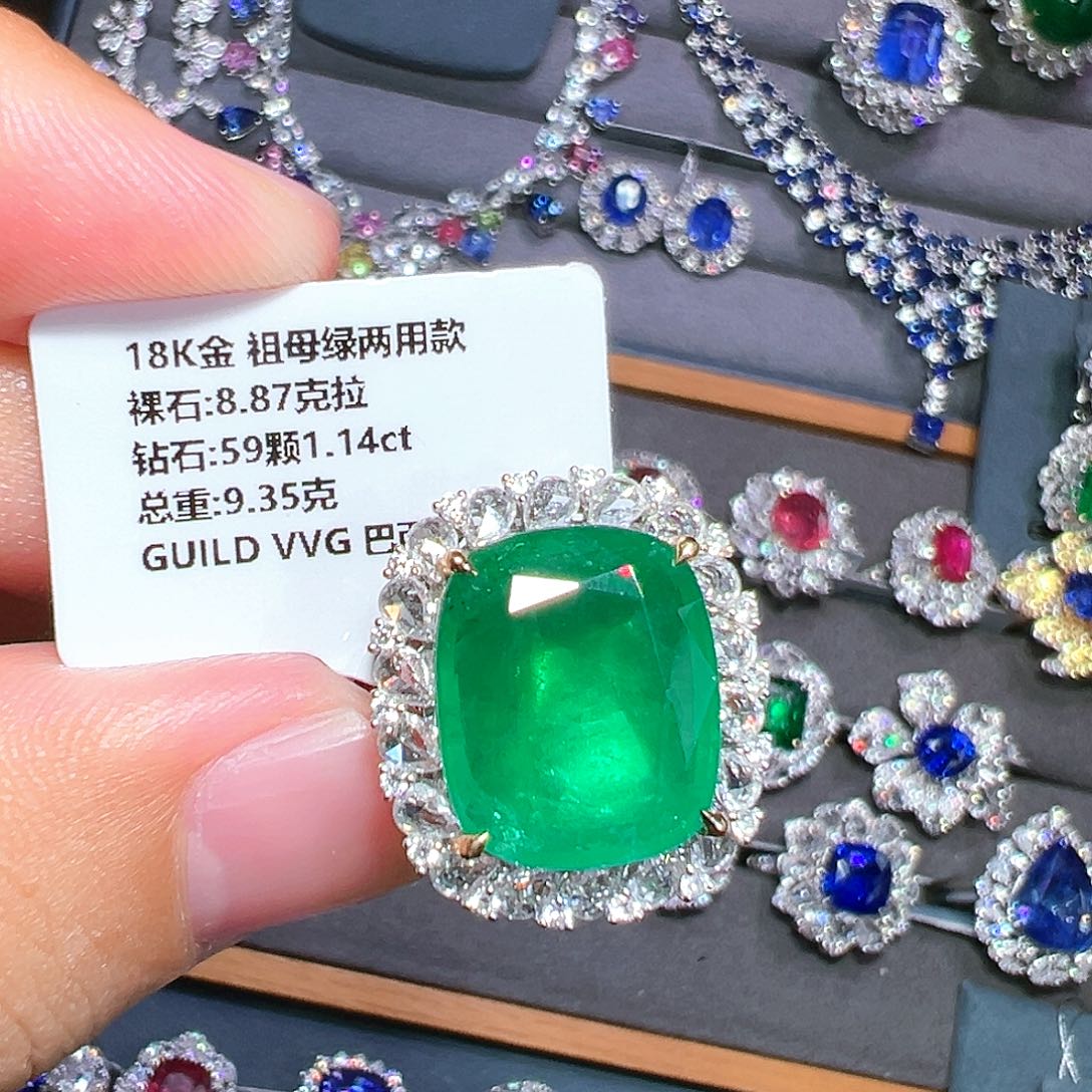 18K金镶嵌祖母绿戒指