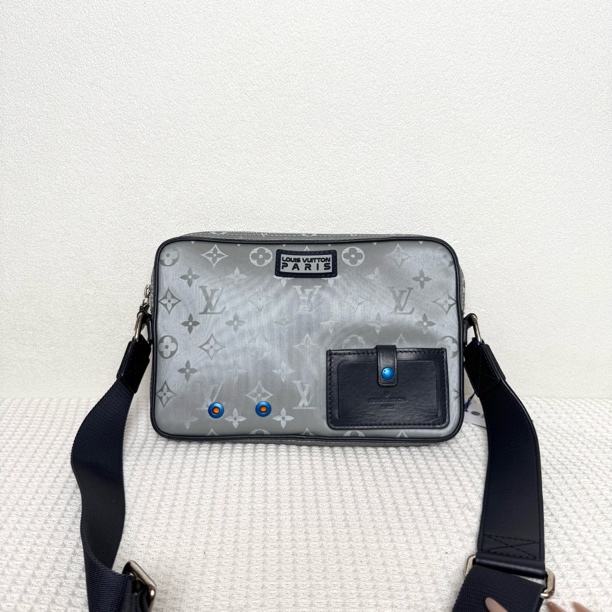 99新 LouisVuitton/路易威登 97新/5941时尚镭射芯片限量款相机包
