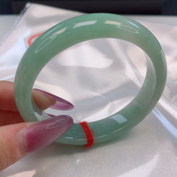 翡翠手镯未镶嵌52圈