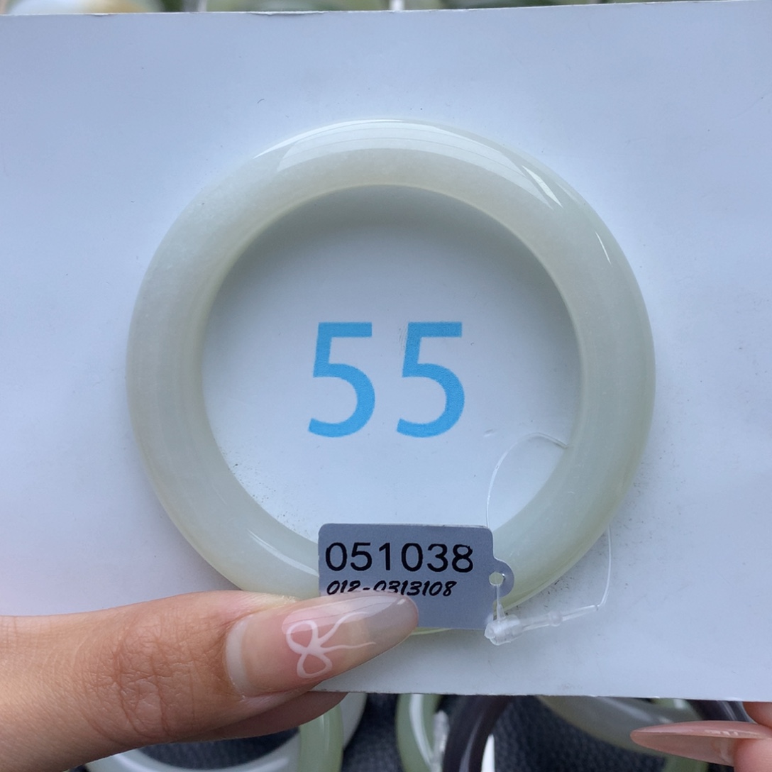 和田玉手镯未镶嵌小*朵