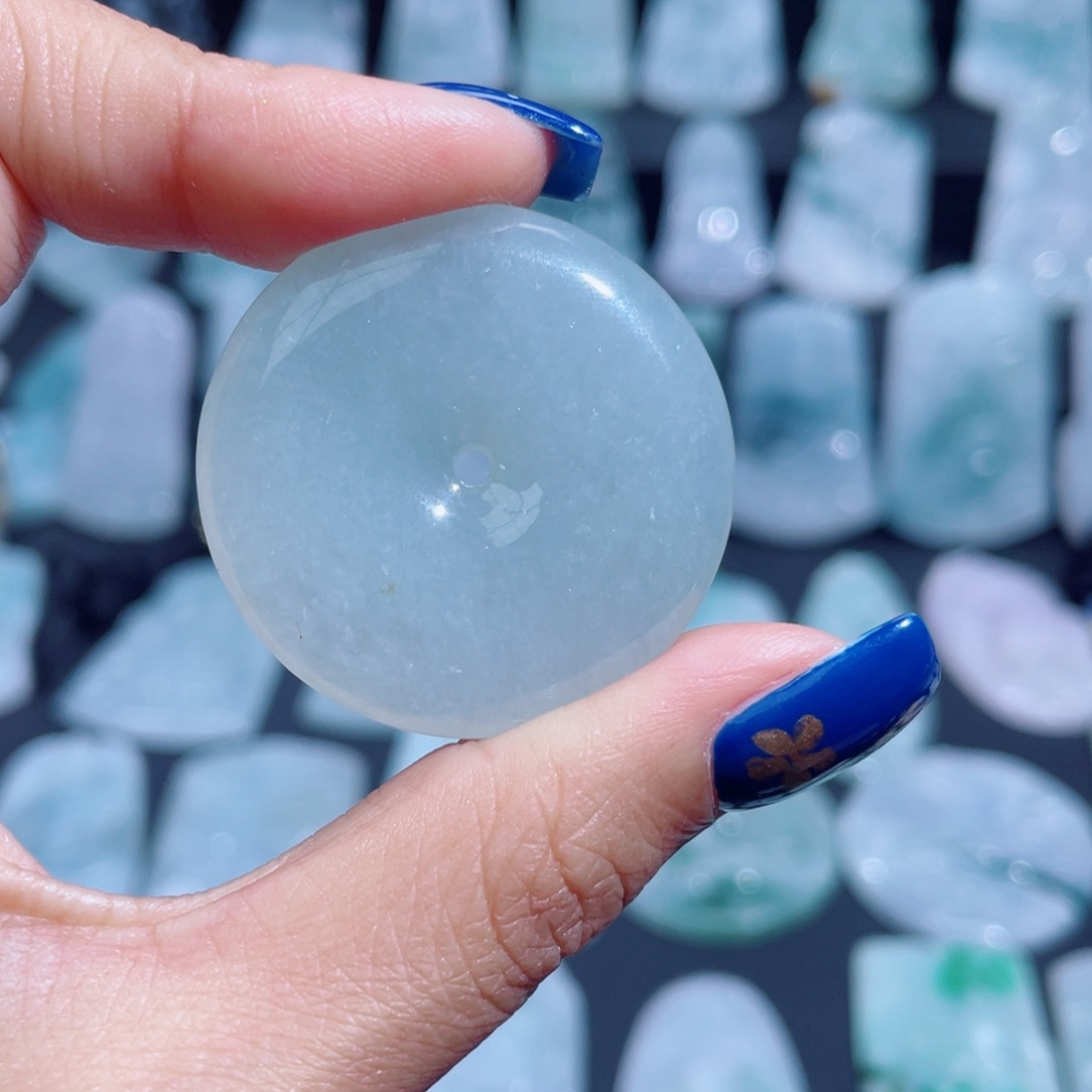 翡翠未镶嵌颈饰平安扣