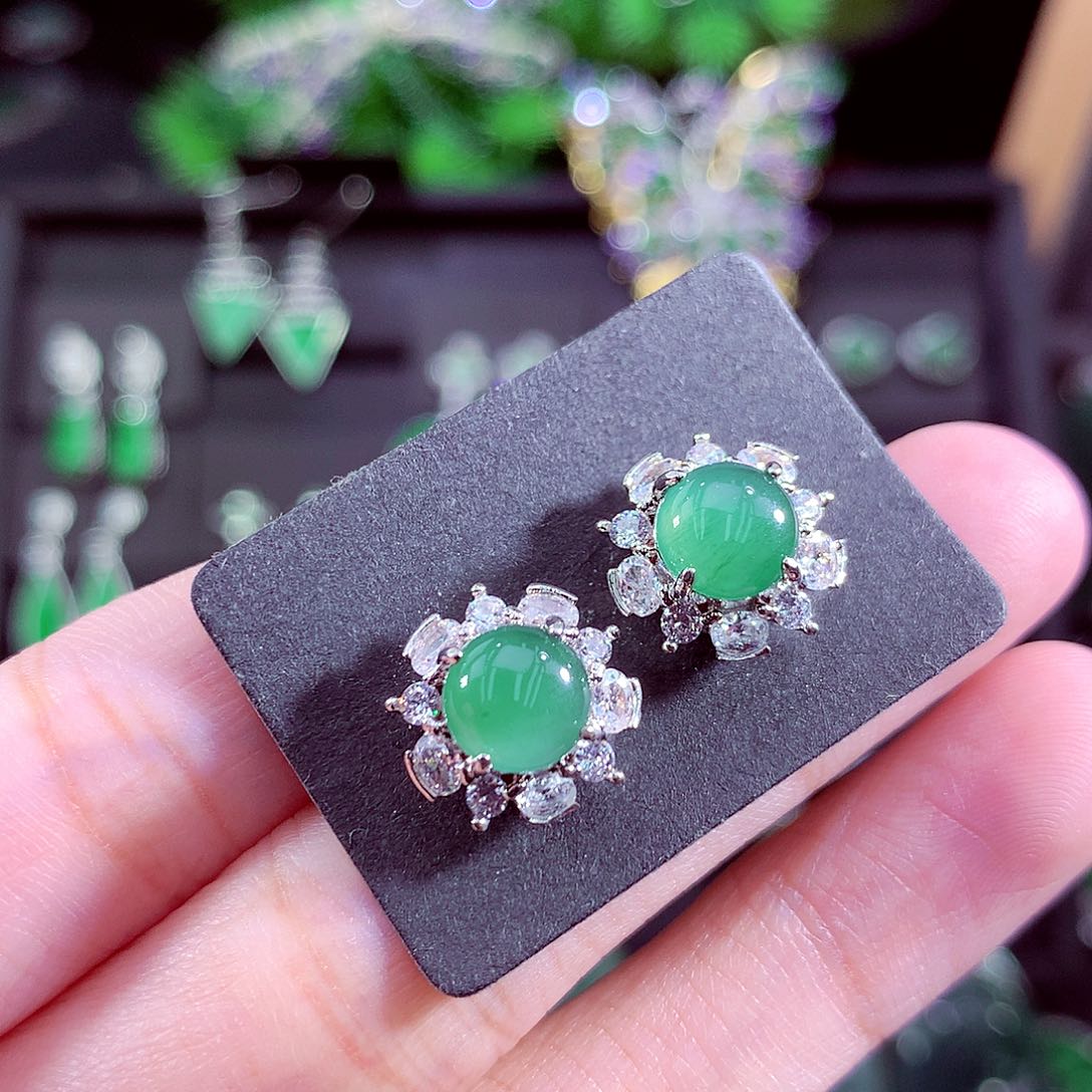 颈饰未镶嵌翡翠天然