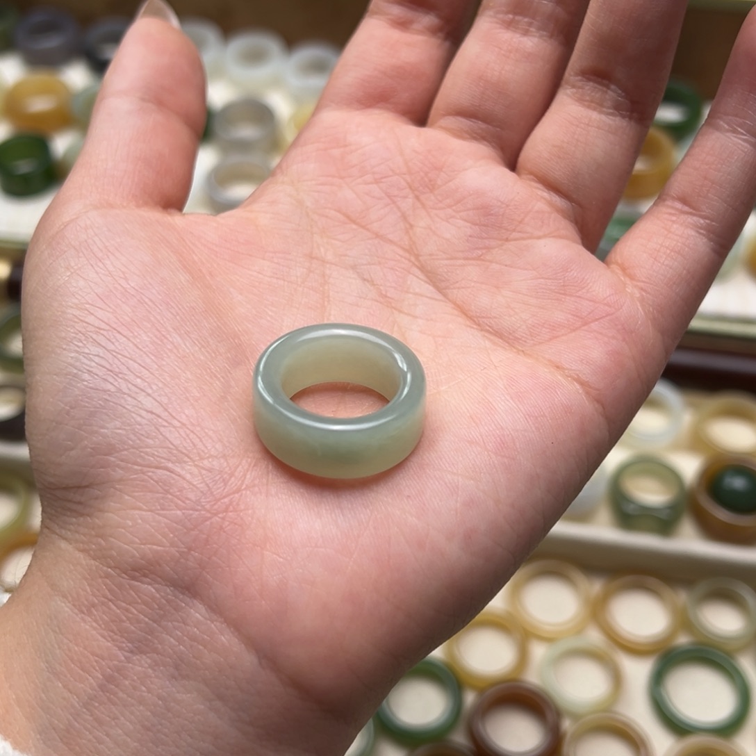 米***拉和田玉未镶嵌戒指