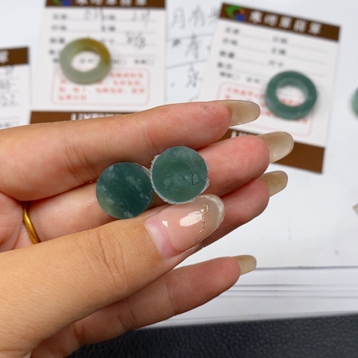 翡翠挂件未镶嵌冬***瓜翡翠扣子