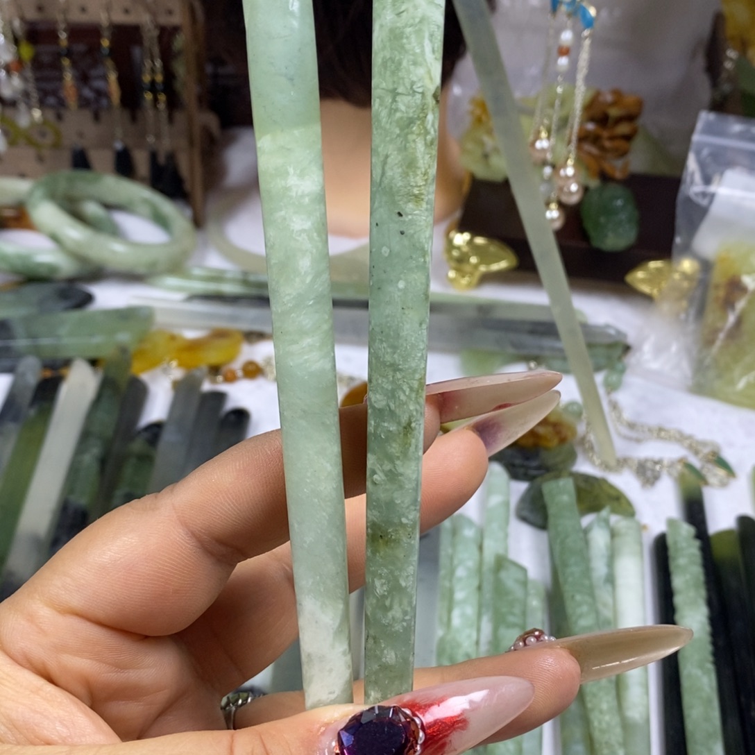 透闪石-蛇纹石玉未镶嵌发簪