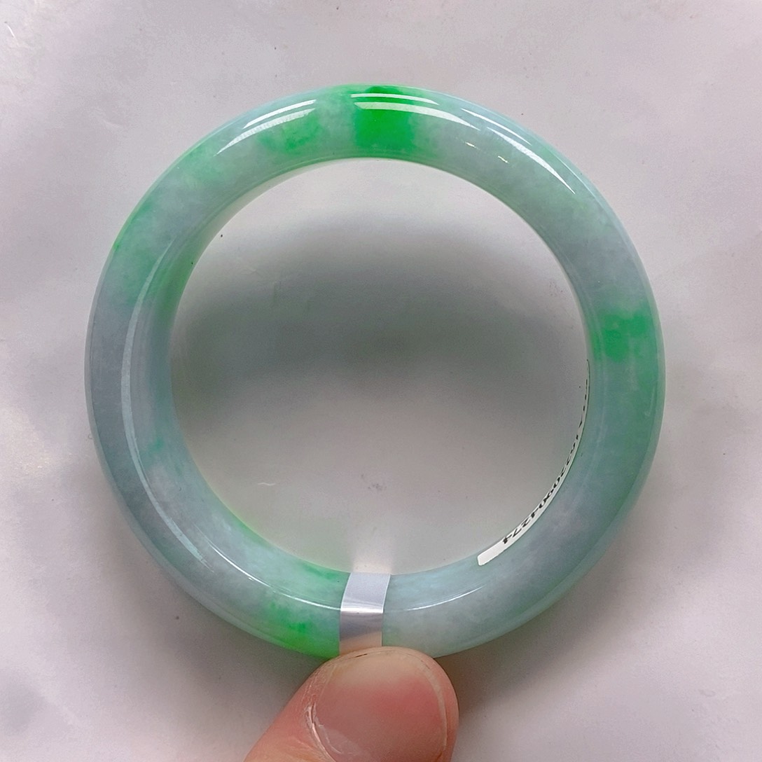 翡翠手镯未镶嵌缅甸翡翠