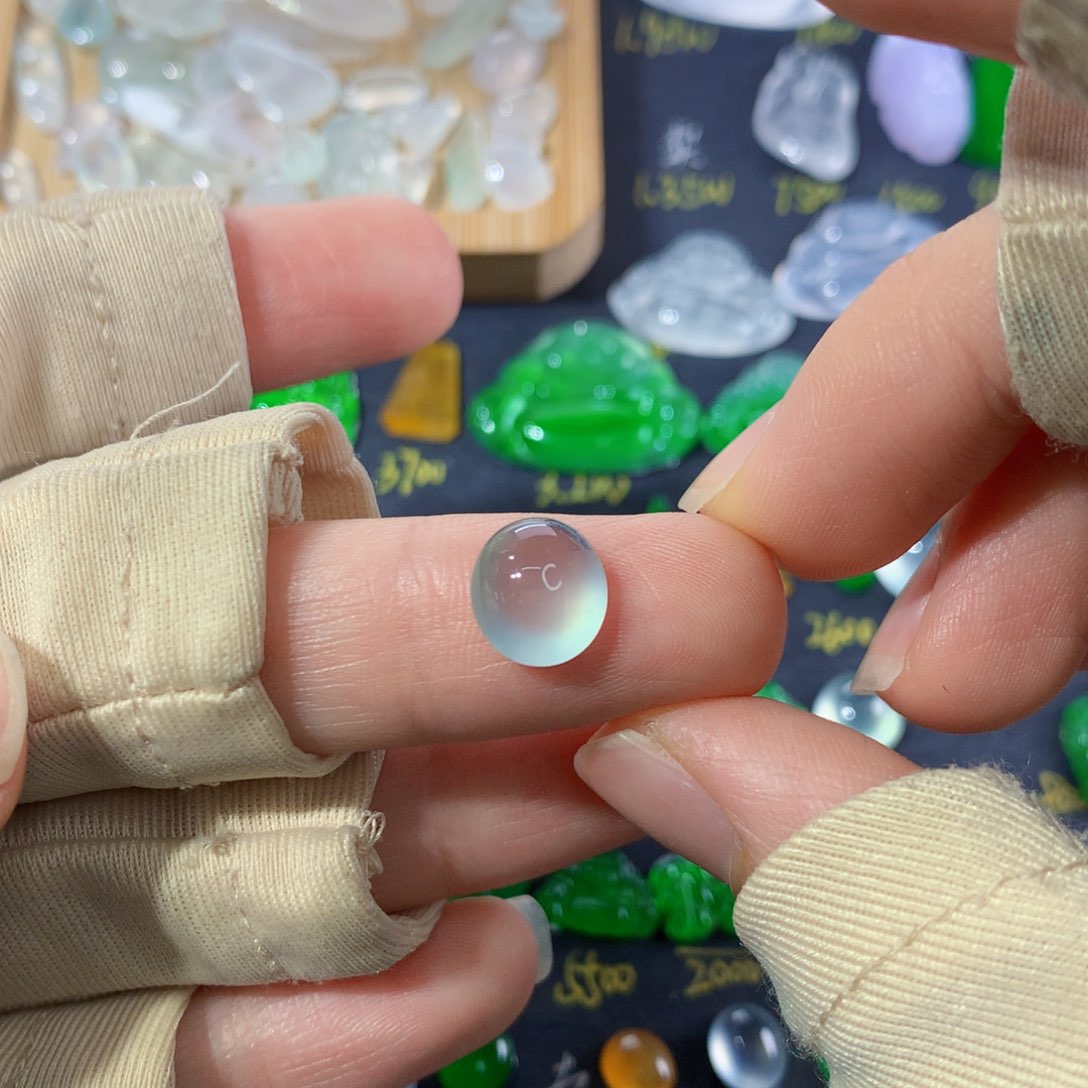 翡翠颈饰未镶嵌蛋面