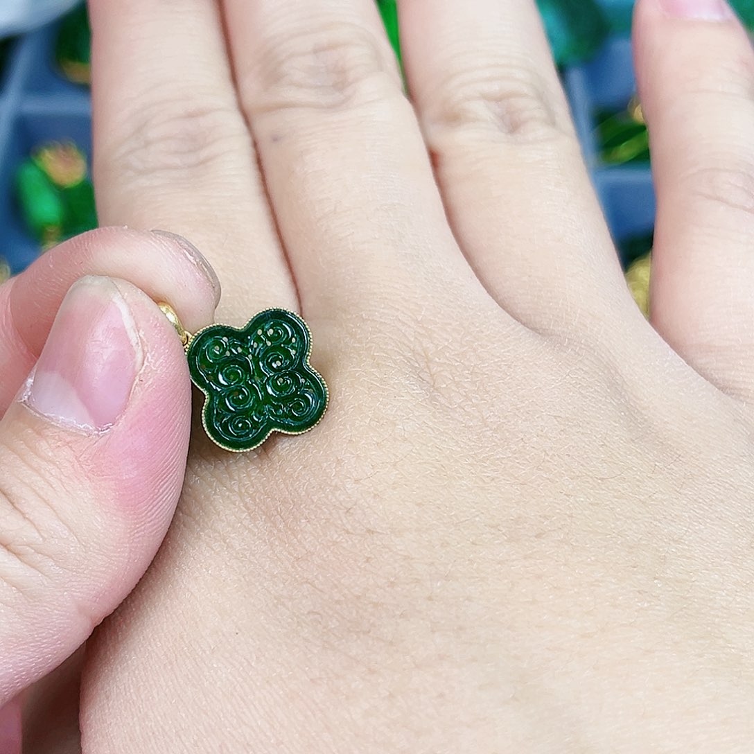 翡翠颈饰18K金镶嵌吊坠