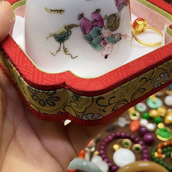 白***水青花彩绘小主人杯子