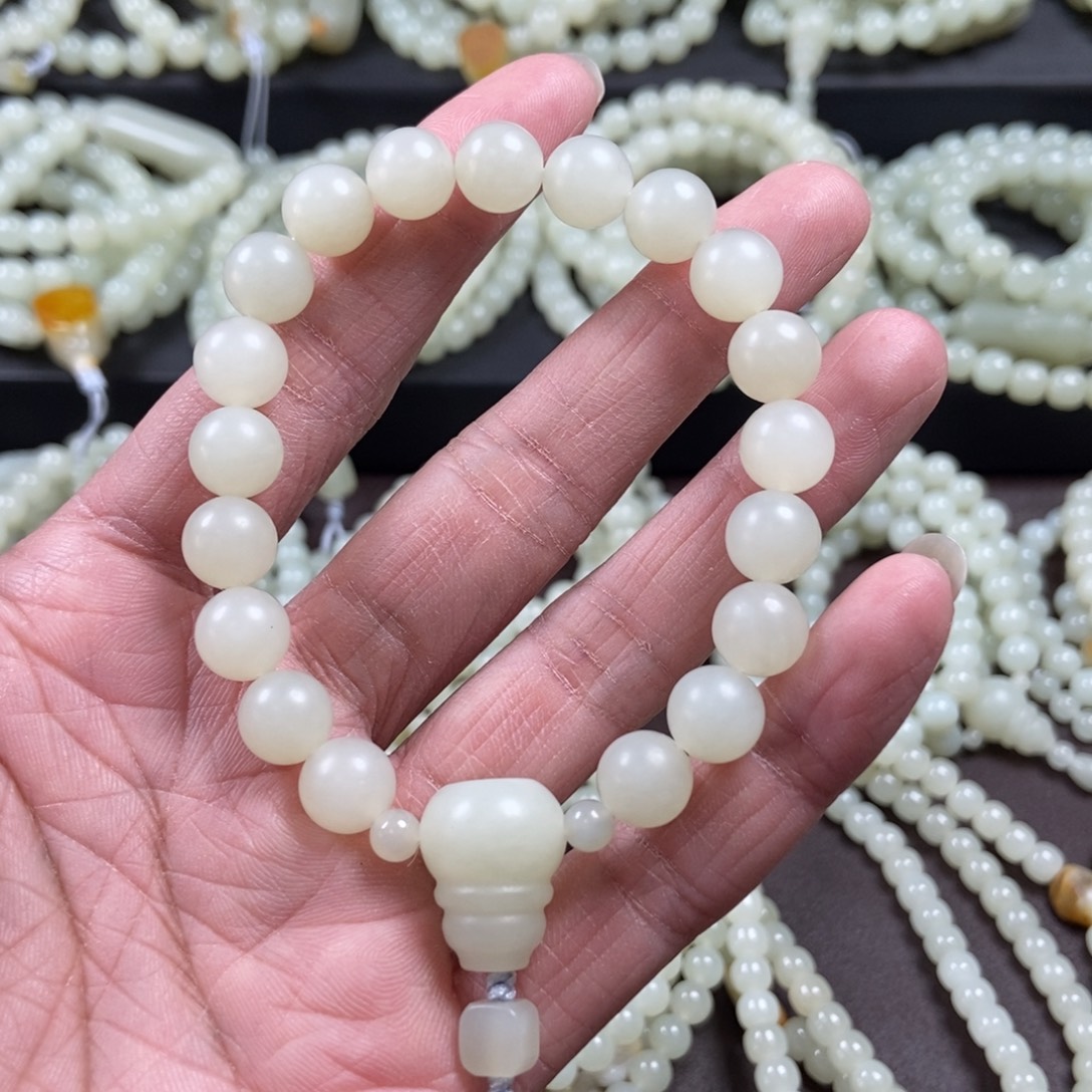 和田玉未镶嵌把件