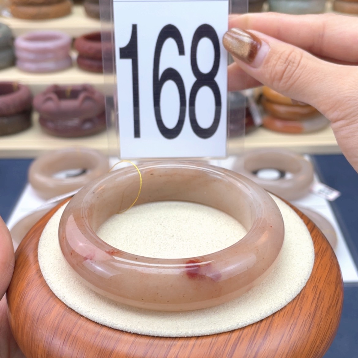 【闪购商品】石英质玉手镯未镶嵌