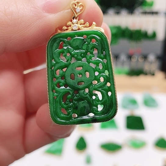 翡翠18K金镶嵌耳饰挂件