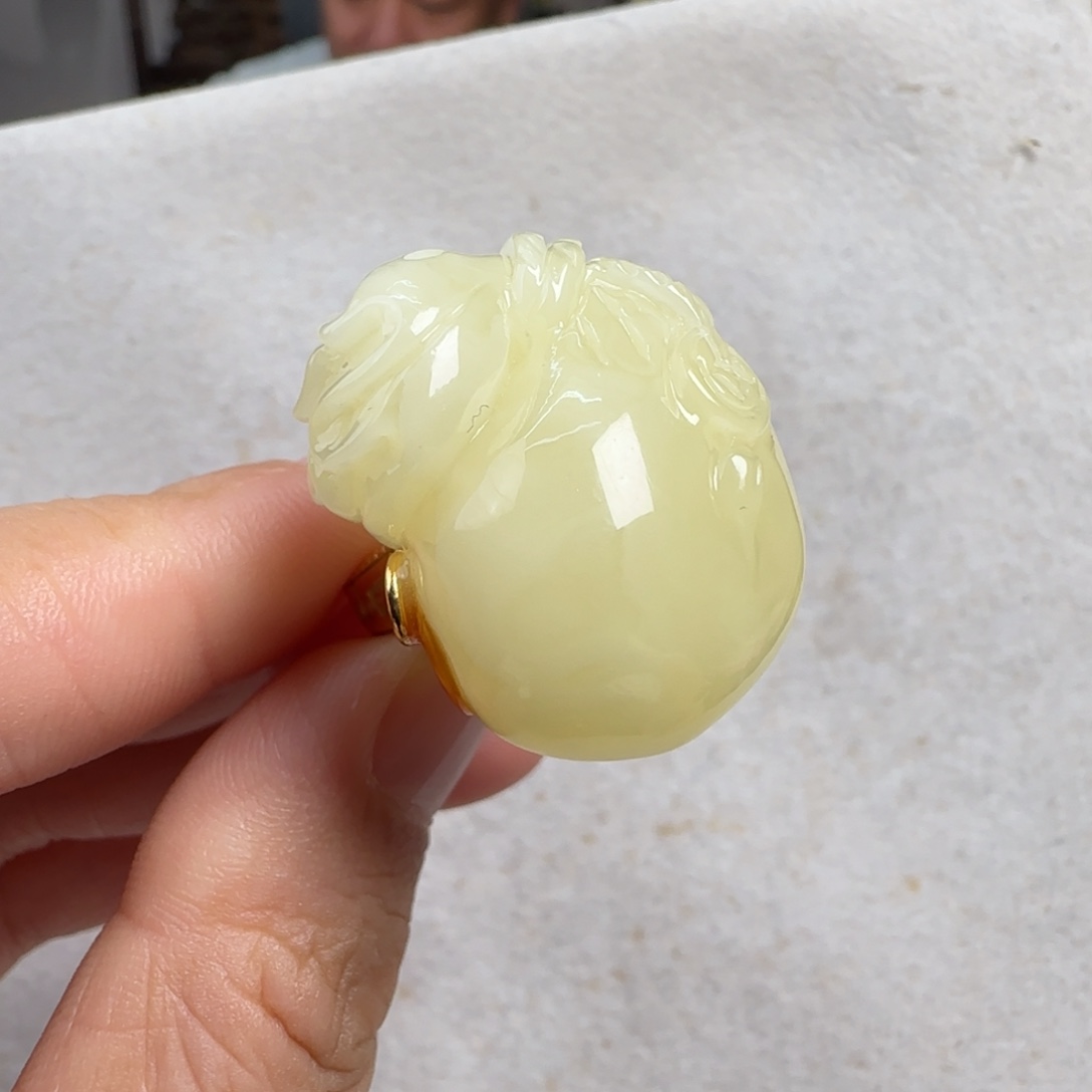 蜜蜡未镶嵌珠宝奇石