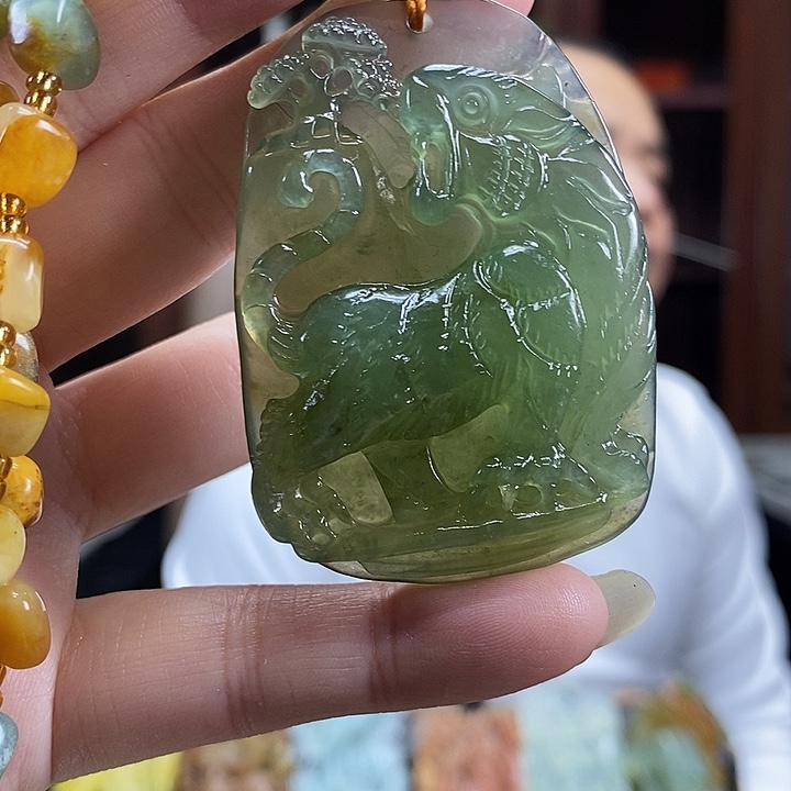 蛇纹石玉未镶嵌颈饰