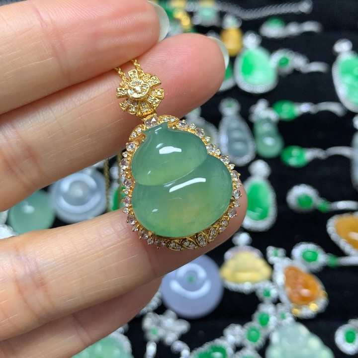 梦***淇翡翠18K金镶嵌颈饰吊坠