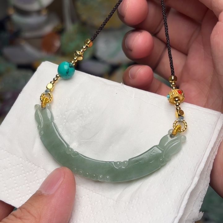 翡翠颈饰未镶嵌吊坠