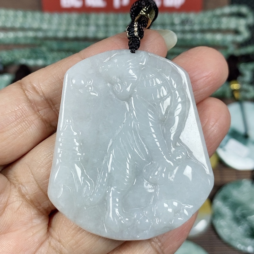 【闪购商品】翡翠颈饰未镶嵌玉吊坠翡翠玉上山虎牌