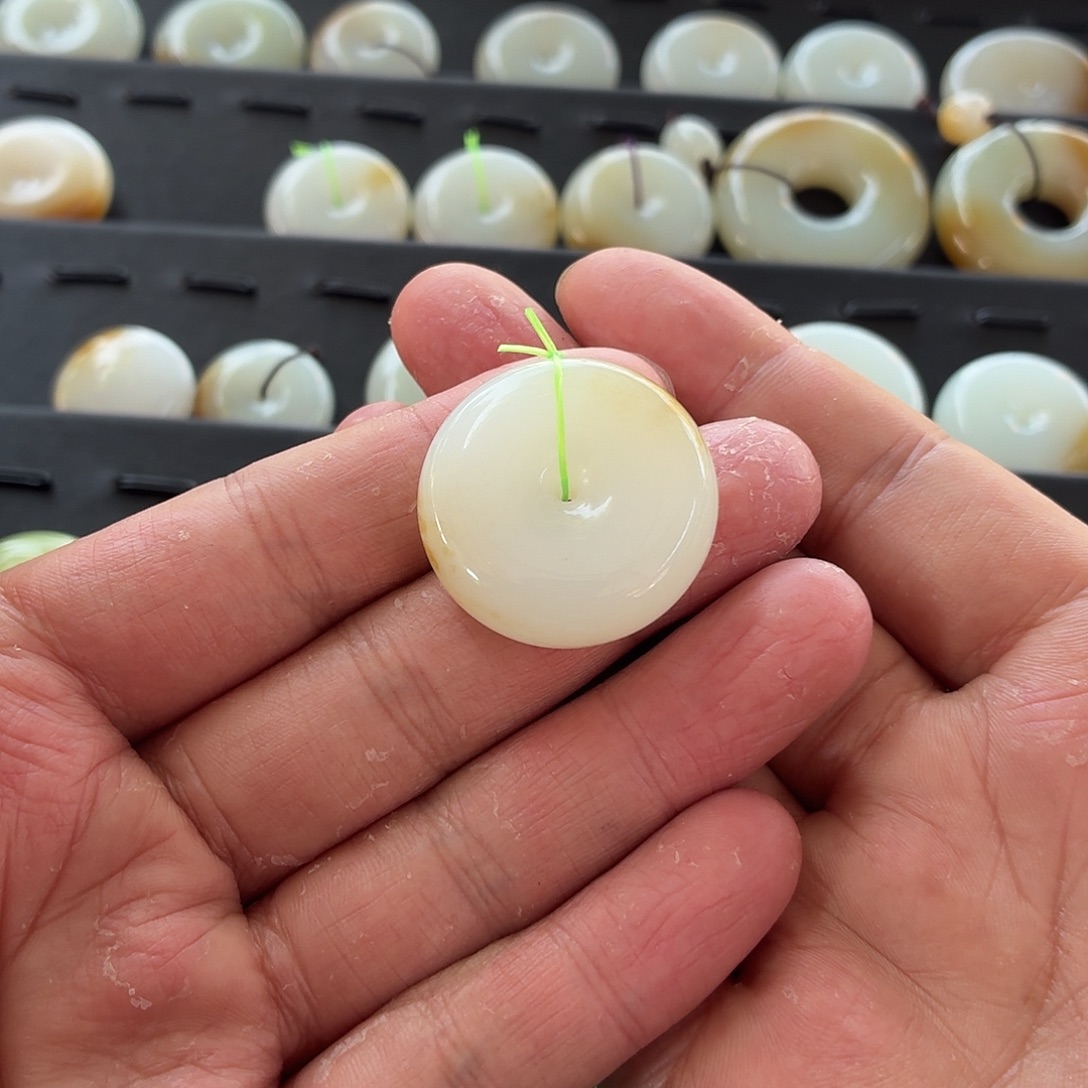 和田玉未镶嵌手链