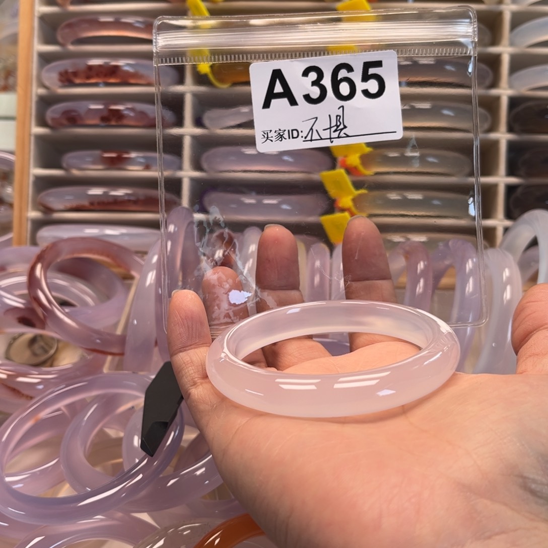 玛瑙/玉髓手镯未镶嵌?*惧365