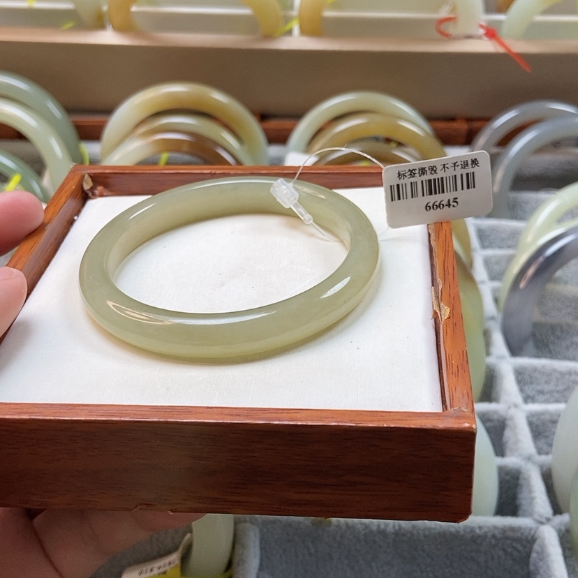 【闪购商品】和田玉手镯未镶嵌