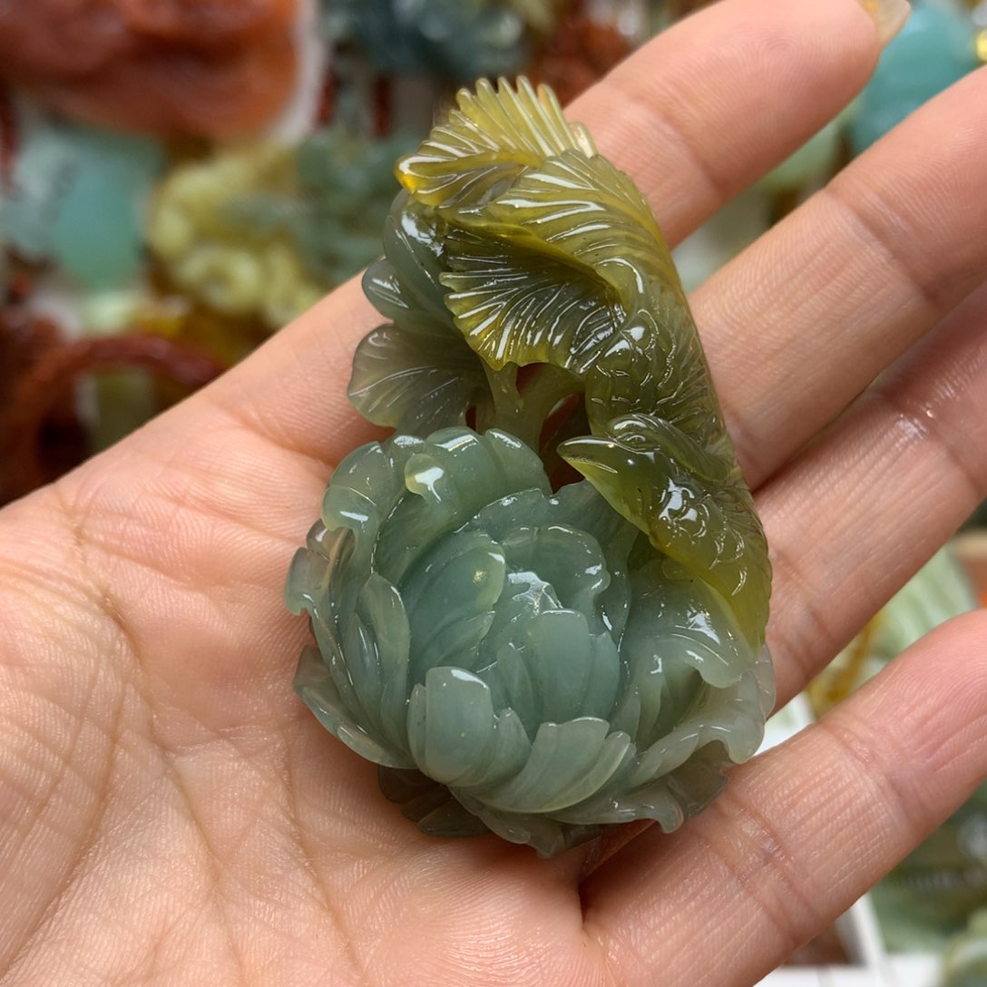 蛇纹石玉颈饰未镶嵌紫**情