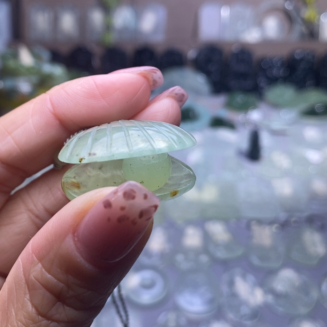 蛇纹石玉未镶嵌颈饰