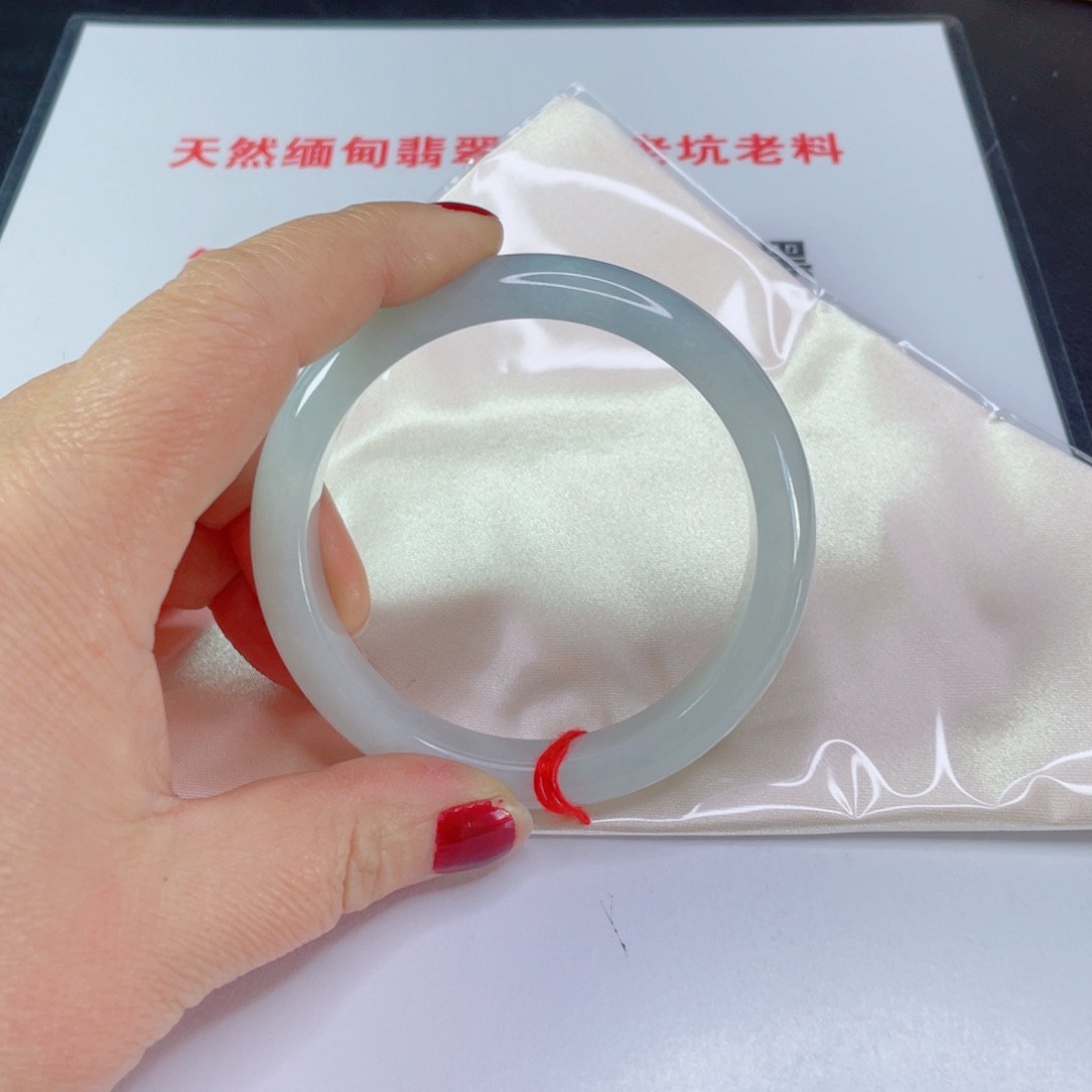 翡翠手镯未镶嵌顺***。
