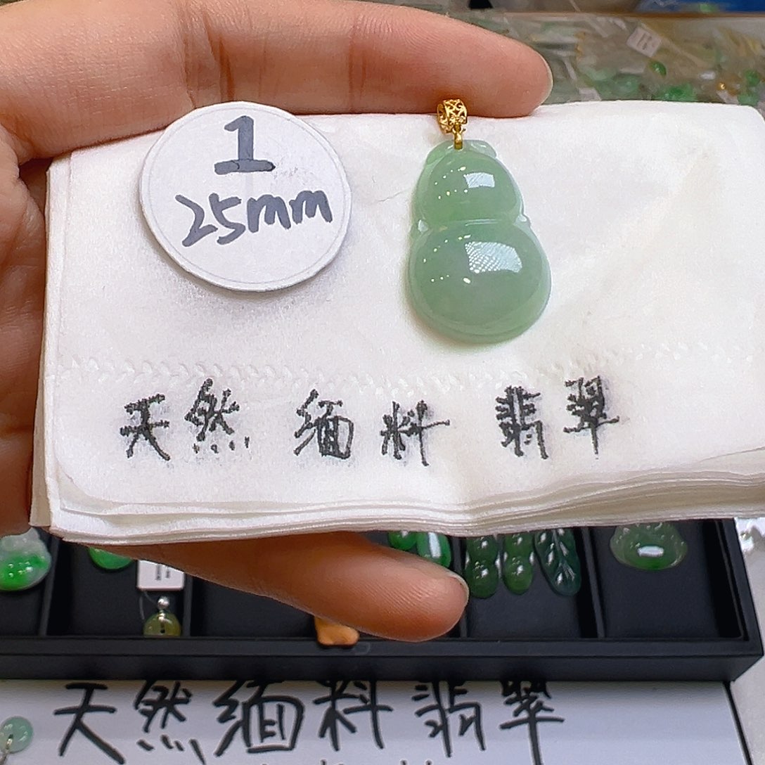 翡翠颈饰18K金镶嵌翡翠