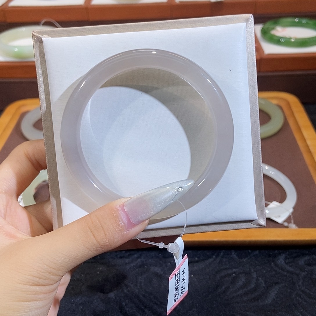 和田玉手镯未镶嵌婷