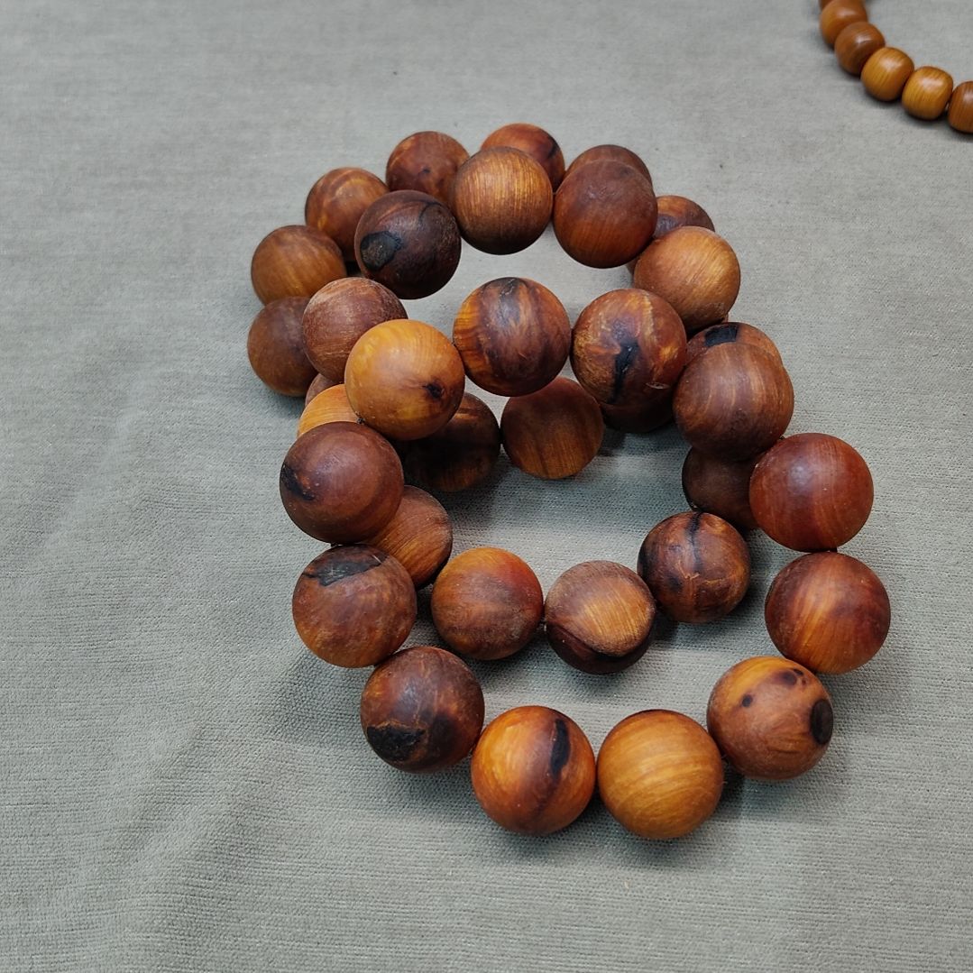 2.0碳化瑕疵毛珠子1条