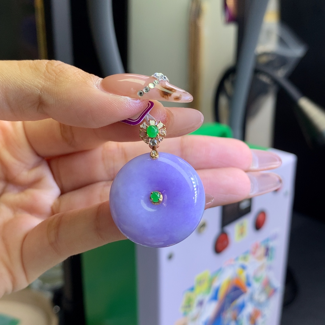 吃***姐翡翠18K金镶嵌颈饰