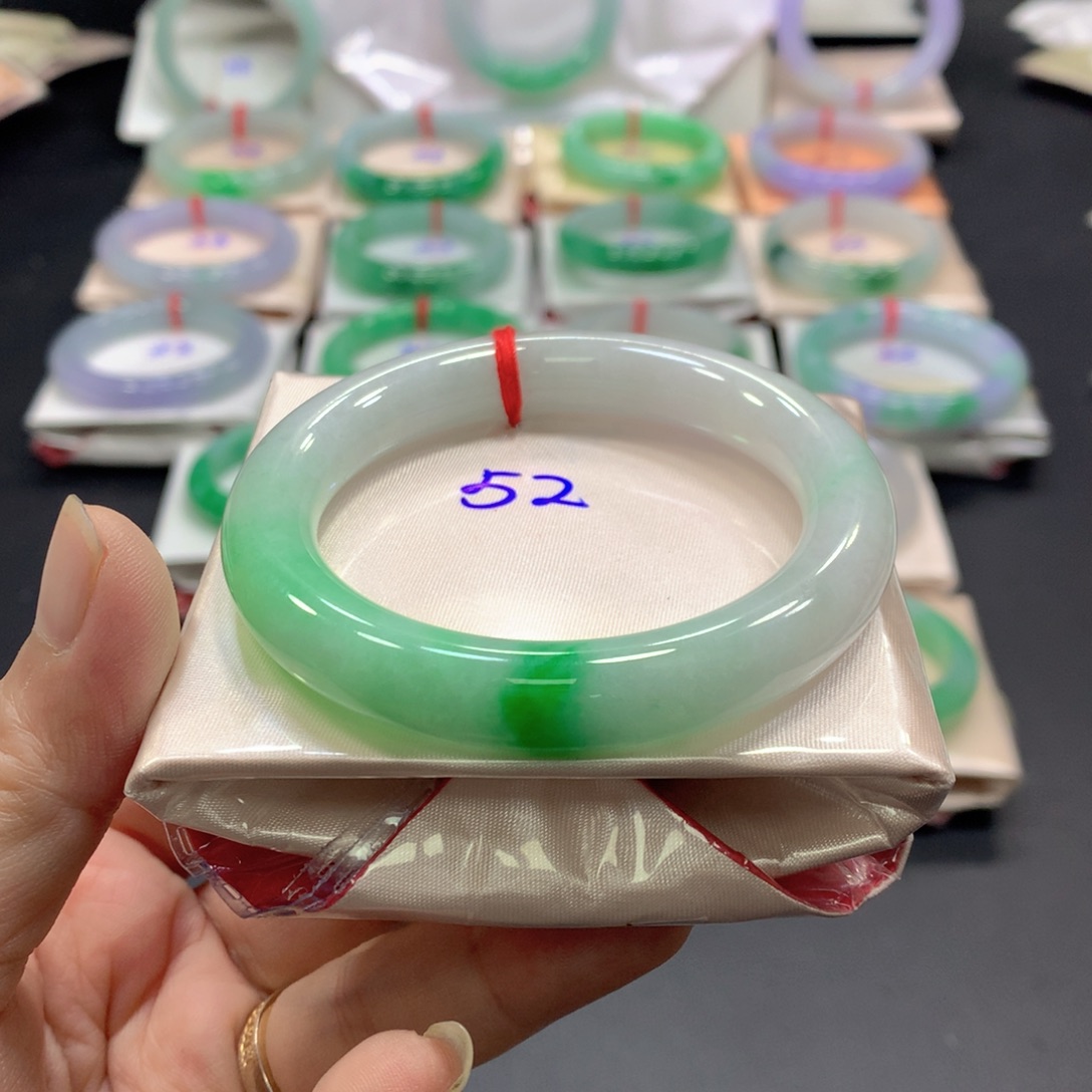 翡翠未镶嵌手镯52圈口